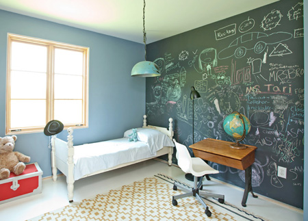 chalkboard_paint_kid_bedroom